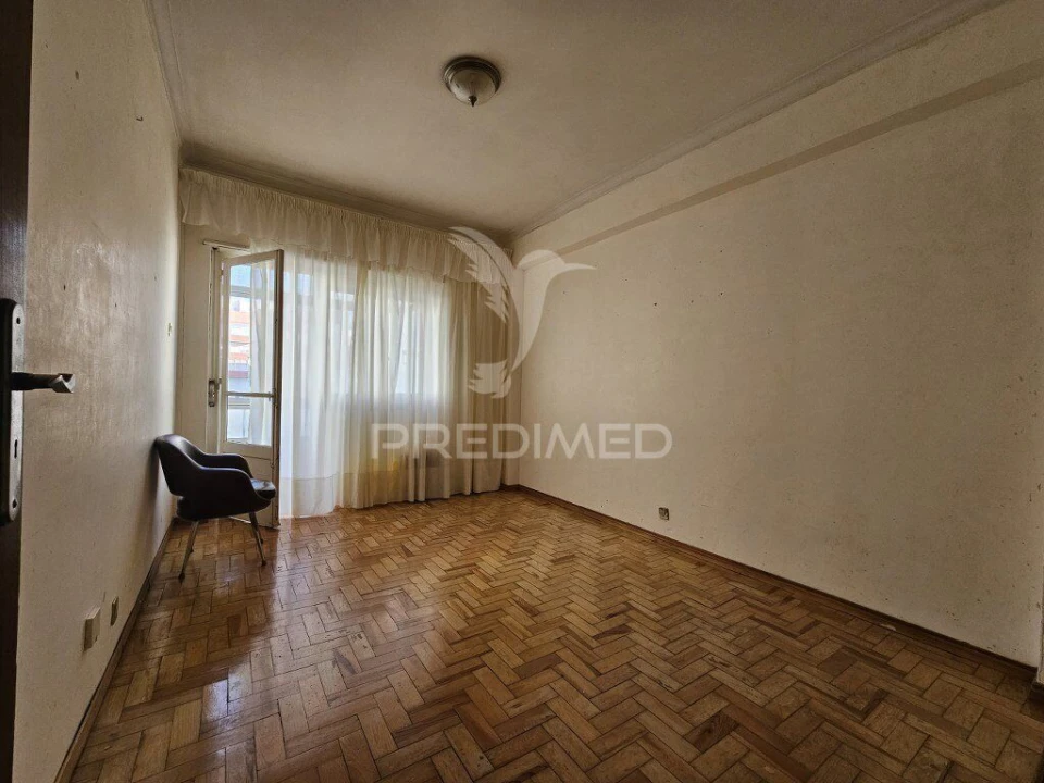 Apartamento T2 para Venda em Agualva e Mira-Sintra Foto 5