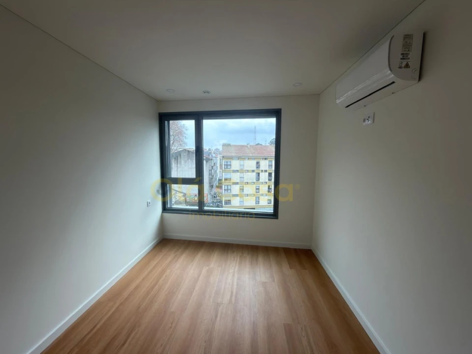 Apartamento T2 para Venda em Paranhos Foto 16
