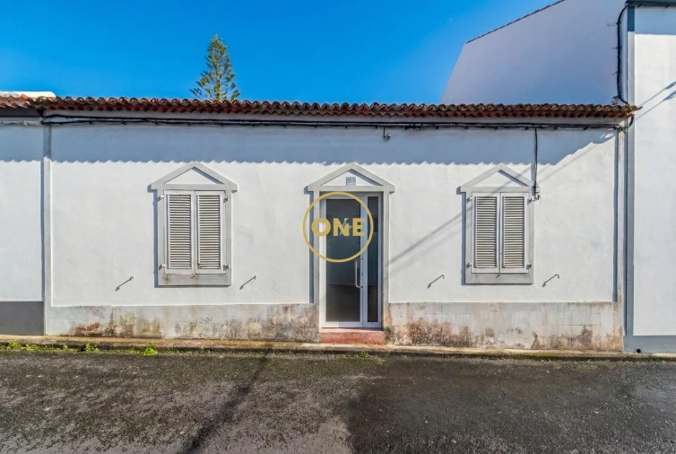 Moradia T4 para Venda em Ponta Delgada (São José) Foto 2