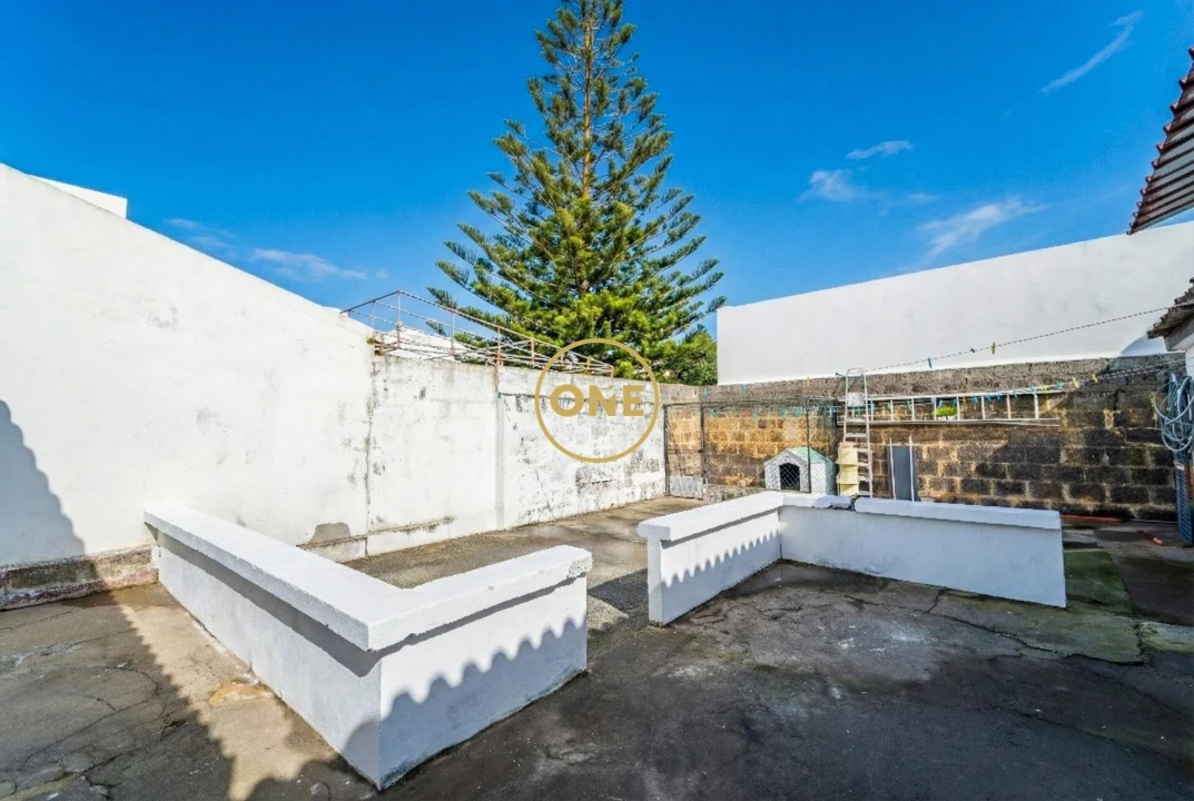 Moradia T4 para Venda em Ponta Delgada (São José) Foto 12