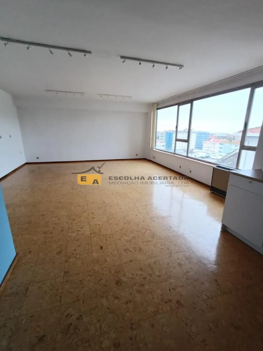 Escritório para Arrendamento em Paranhos Foto 3