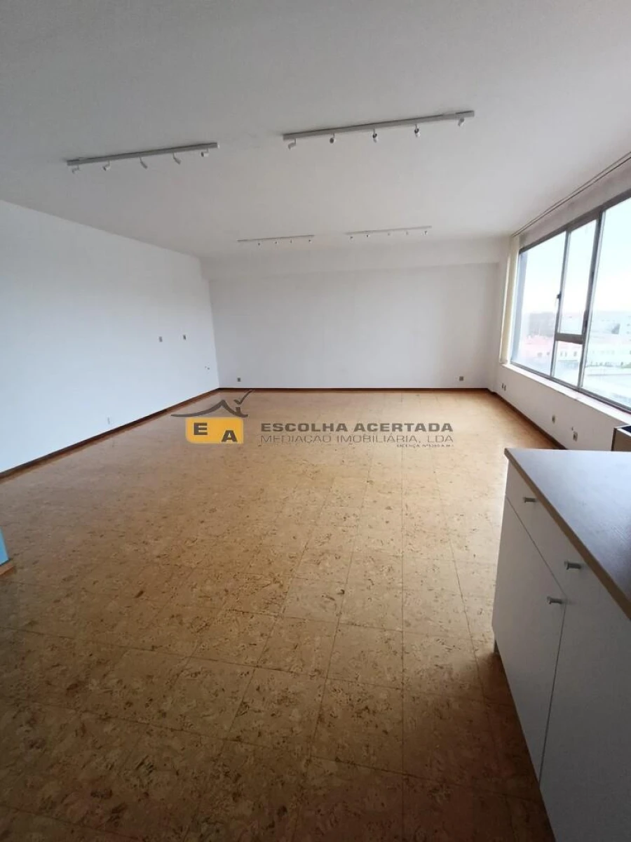 Escritório para Arrendamento em Paranhos Foto 2