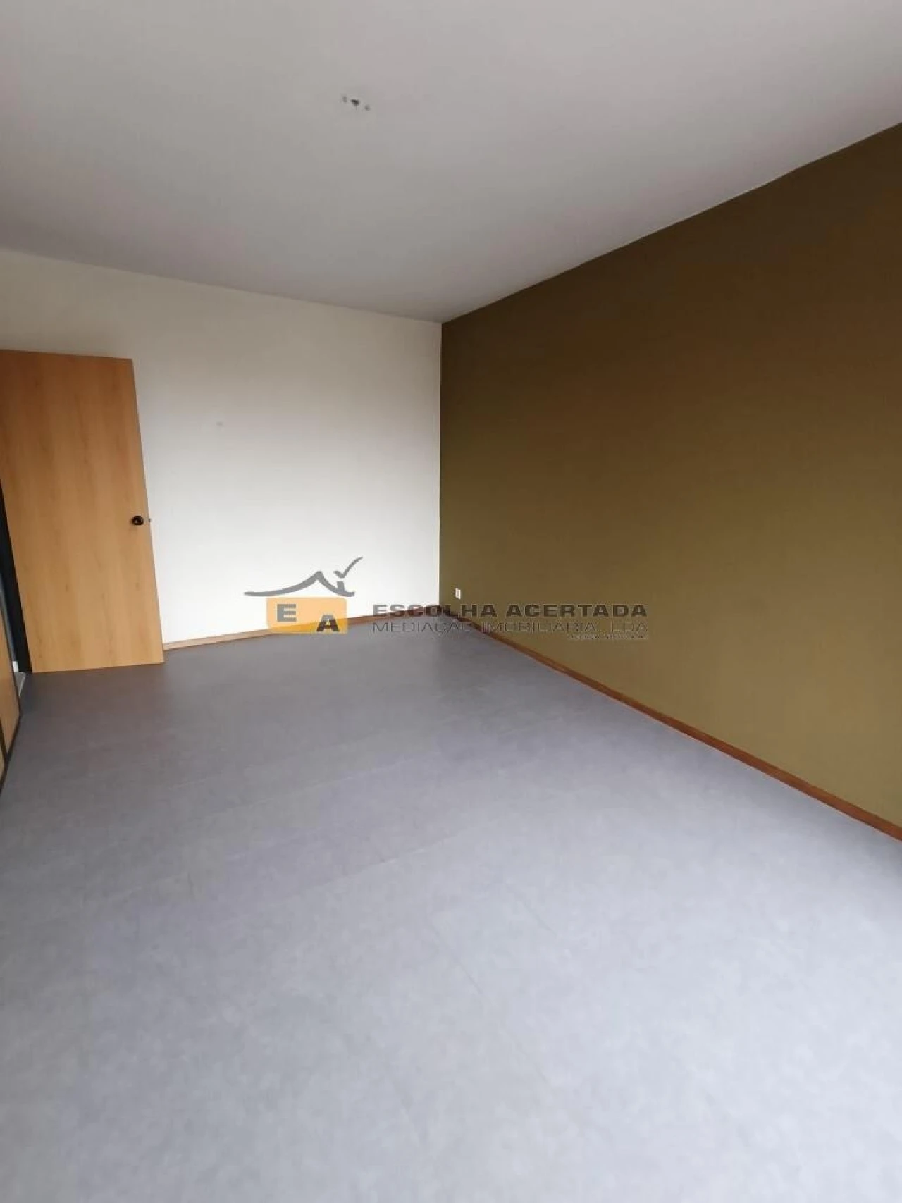 Escritório para Arrendamento em Paranhos Foto 2