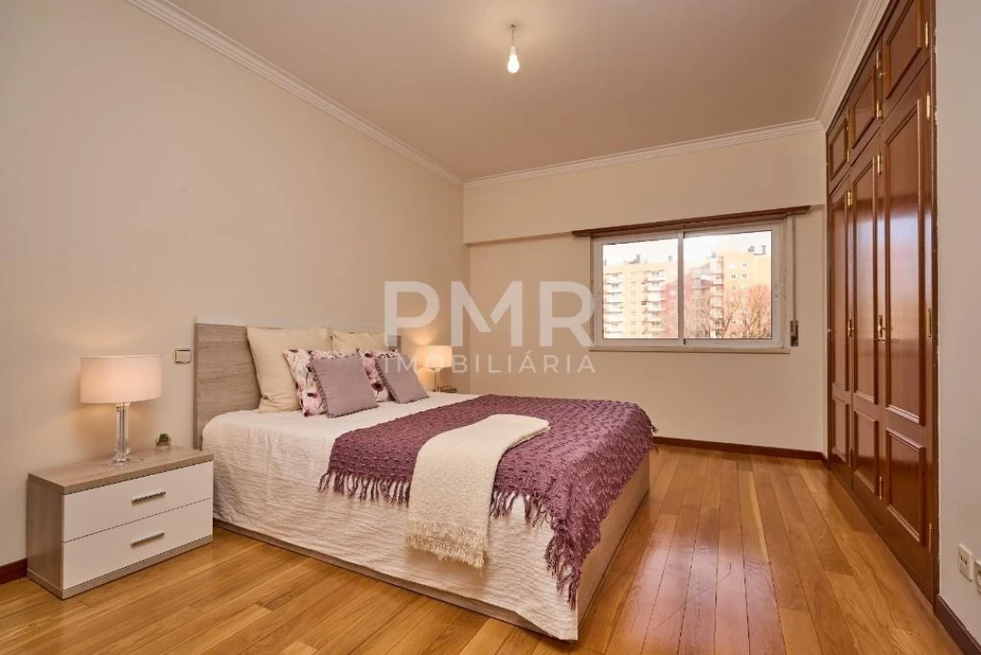 Apartamento T3 para Arrendamento em Lumiar Foto 2