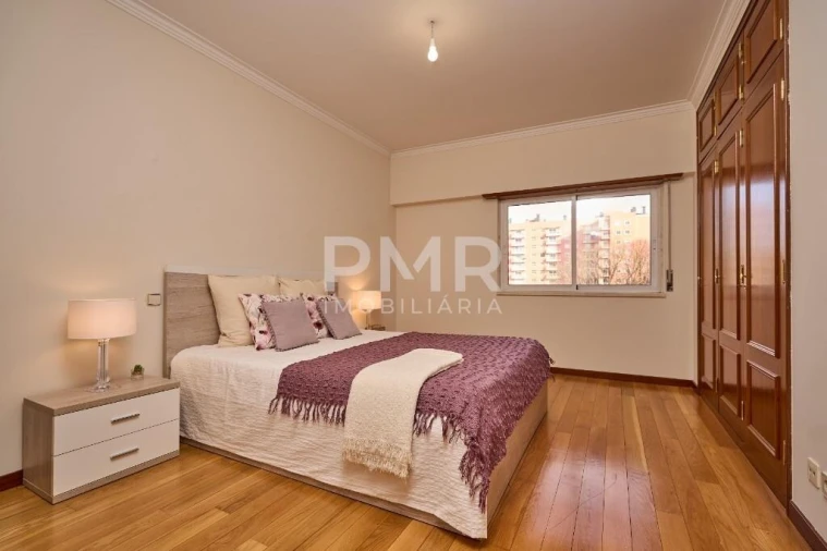 Apartamento T3 para Arrendamento em Lumiar Foto 2