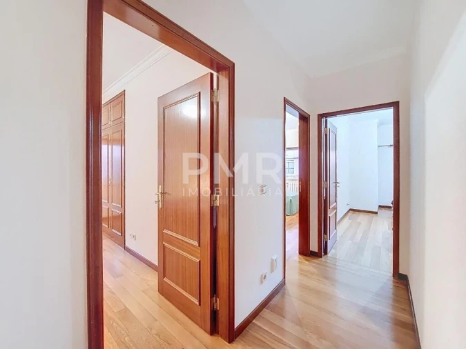 Apartamento T3 para Arrendamento em Lumiar Foto 9