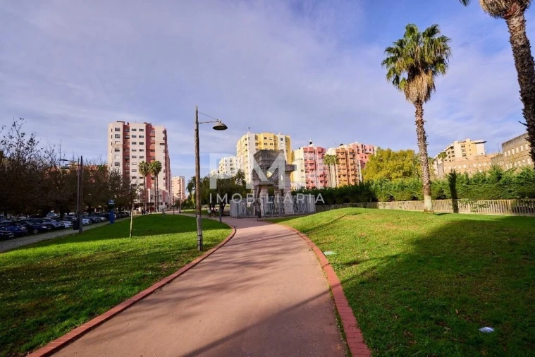 Apartamento T3 para Arrendamento em Lumiar Foto 24