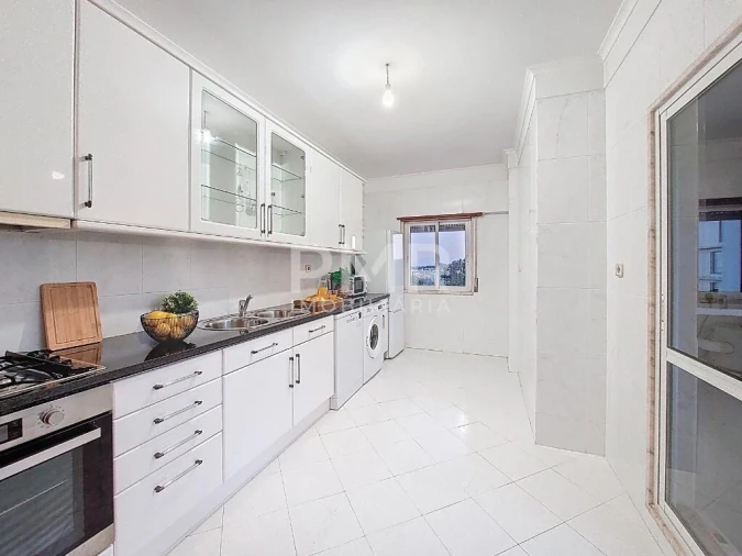 Apartamento T3 para Arrendamento em Lumiar Foto 2