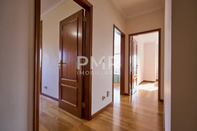 Apartamento T3 para Arrendamento em Lumiar Foto 5