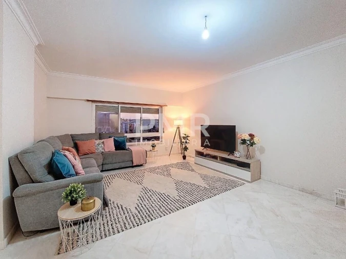 Apartamento T3 para Arrendamento em Lumiar Foto 10