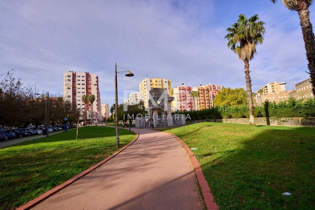 Apartamento T3 para Arrendamento em Lumiar Foto 24