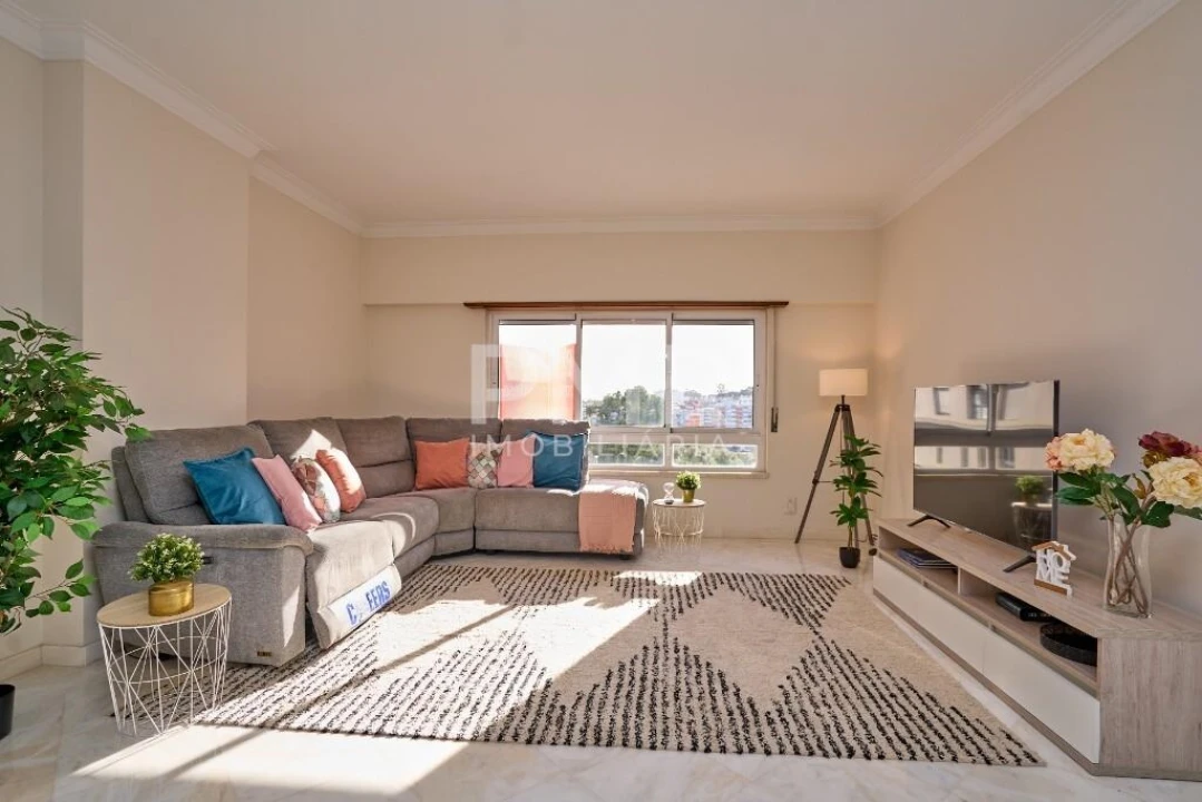 Apartamento T3 para Arrendamento em Lumiar Foto 1