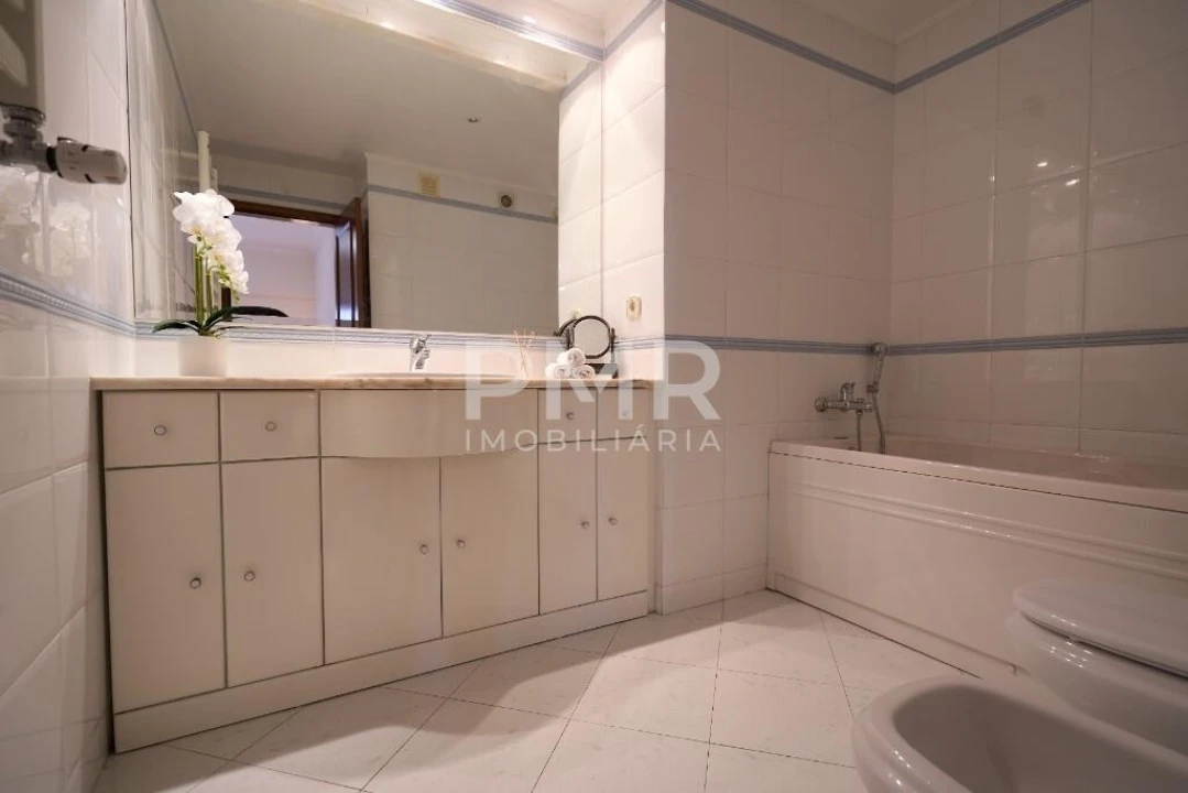 Apartamento T3 para Arrendamento em Lumiar Foto 8