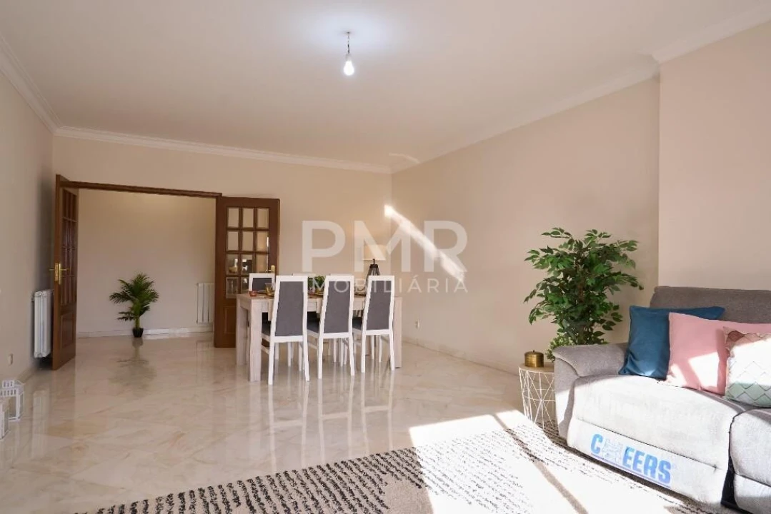 Apartamento T3 para Arrendamento em Lumiar Foto 11