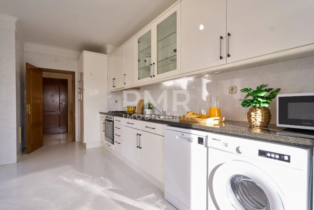 Apartamento T3 para Arrendamento em Lumiar Foto 12