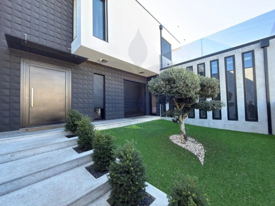 Moradia T4 para Venda em Palmeira Foto 1