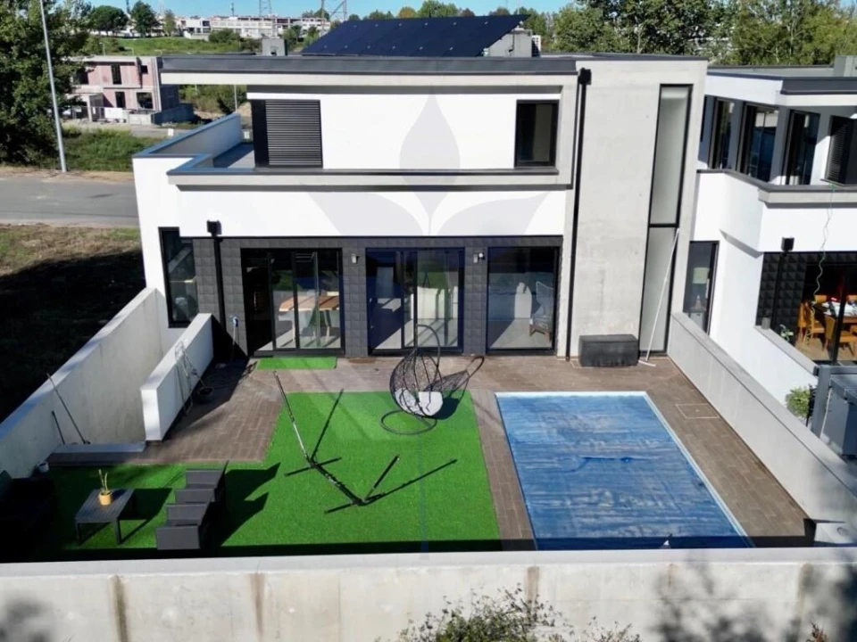 Moradia T4 para Venda em Palmeira Foto 44