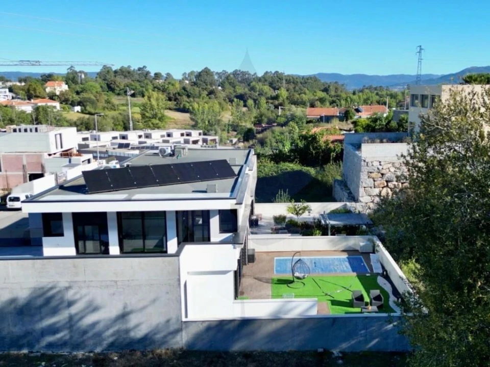 Moradia T4 para Venda em Palmeira Foto 47