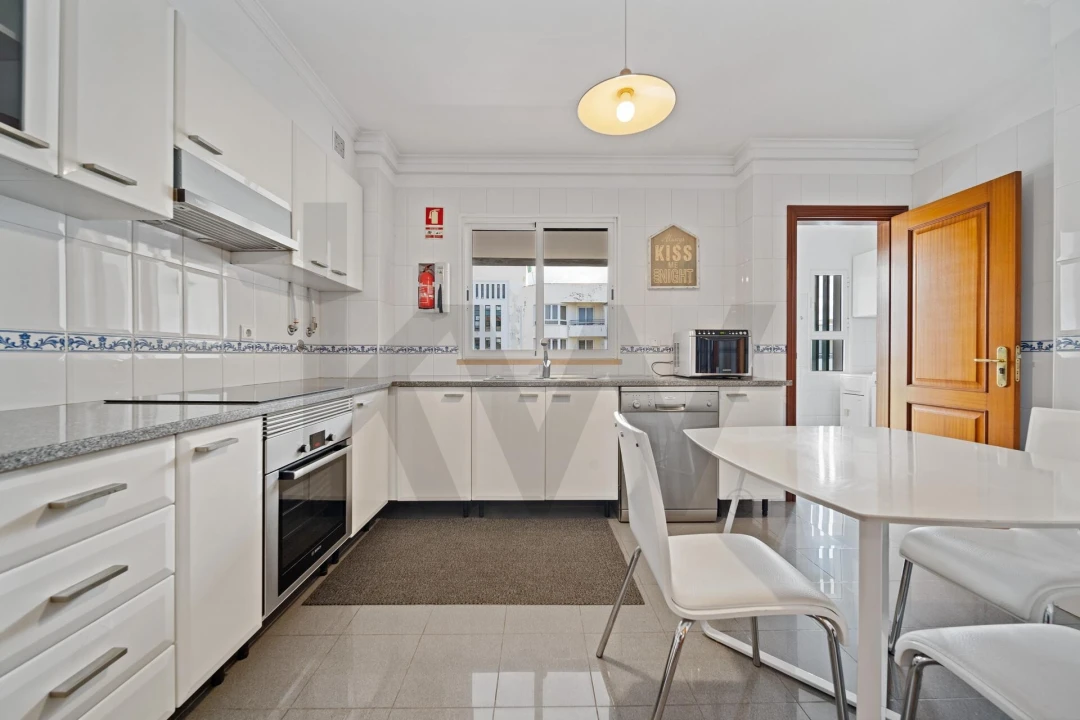 Apartamento T2 para Arrendamento em São Martinho Foto 44