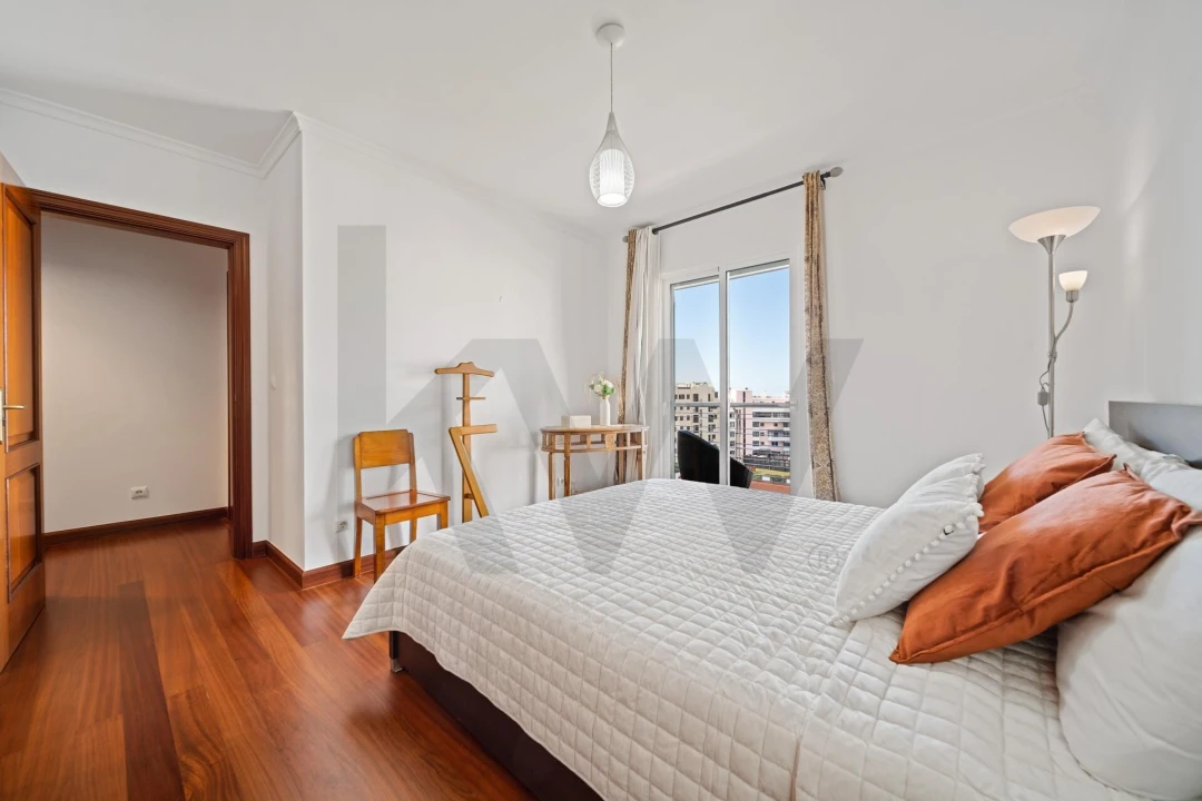 Apartamento T2 para Arrendamento em São Martinho Foto 26