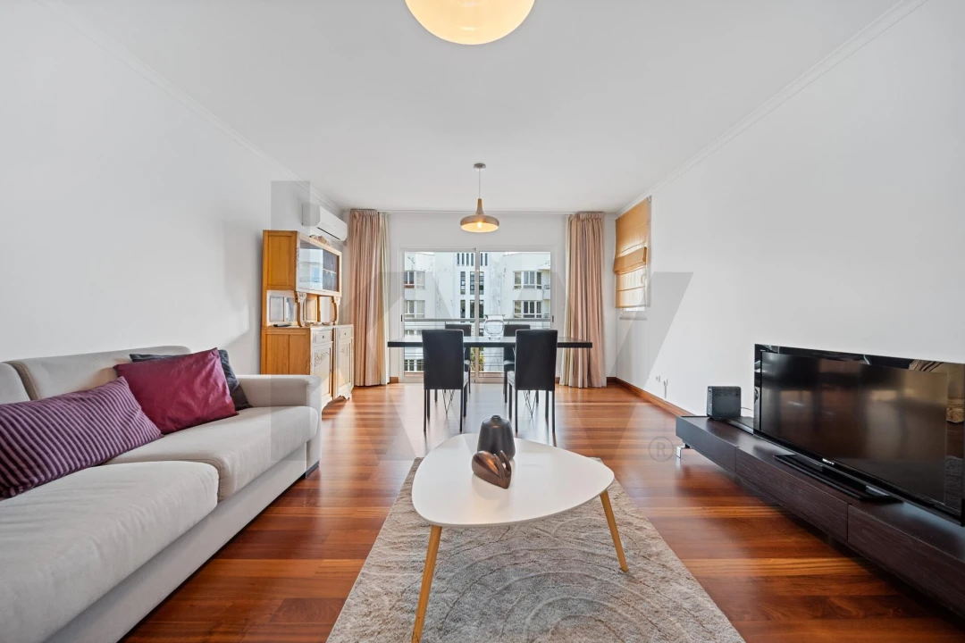 Apartamento T2 para Arrendamento em São Martinho Foto 16