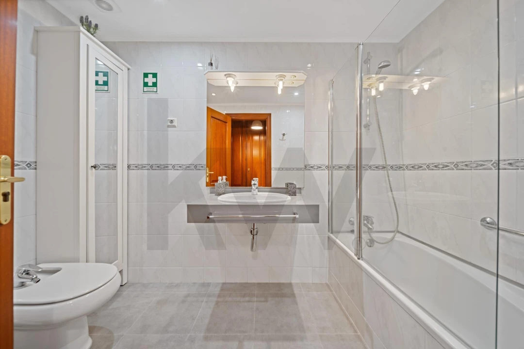 Apartamento T2 para Arrendamento em São Martinho Foto 22