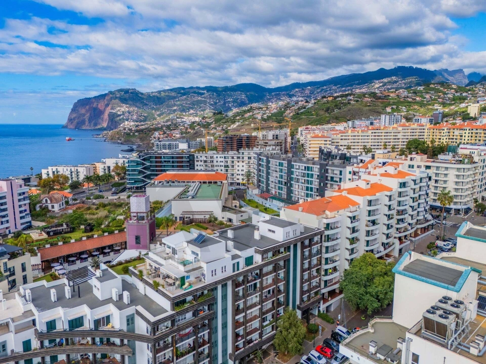 Apartamento T2 para Arrendamento em São Martinho Foto 8