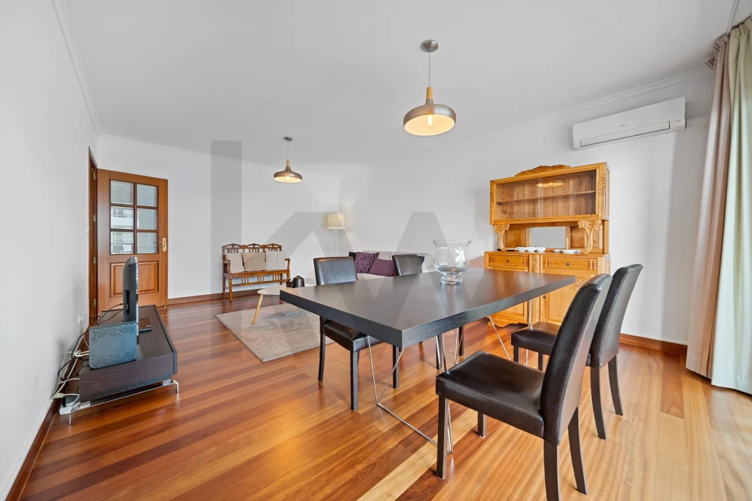 Apartamento T2 para Arrendamento em São Martinho Foto 17