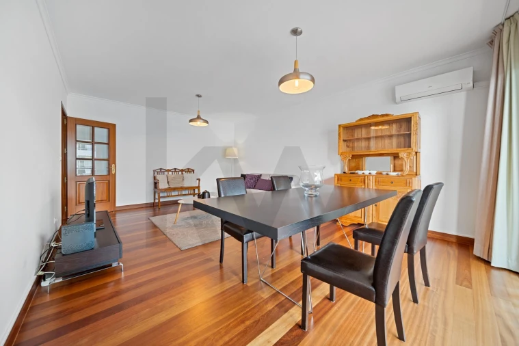 Apartamento T2 para Arrendamento em São Martinho Foto 17