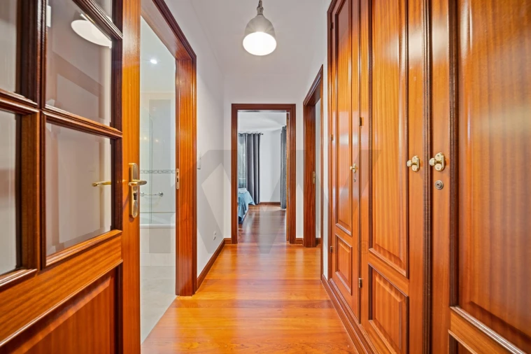 Apartamento T2 para Arrendamento em São Martinho Foto 24