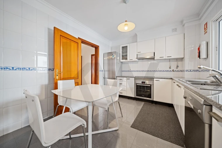 Apartamento T2 para Arrendamento em São Martinho Foto 46