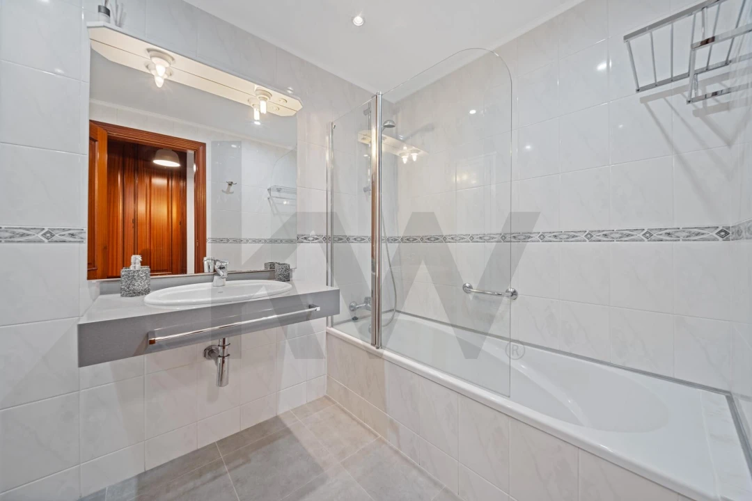 Apartamento T2 para Arrendamento em São Martinho Foto 23