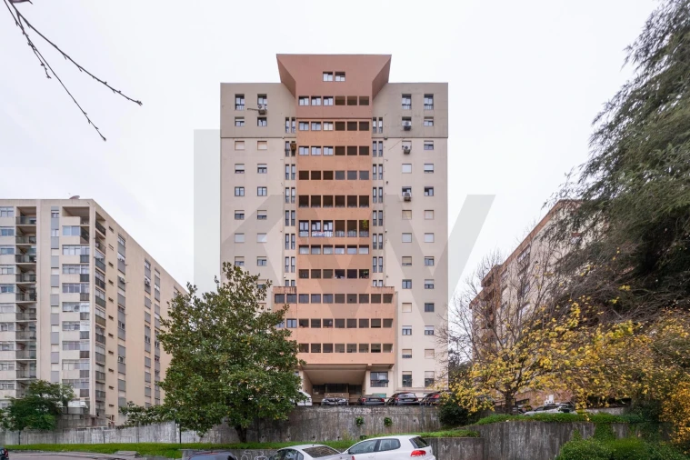 Apartamento T2 para Venda em Santo Antonio dos Olivais Foto 1