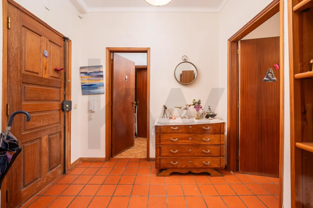 Apartamento T2 para Venda em Santo Antonio dos Olivais Foto 3