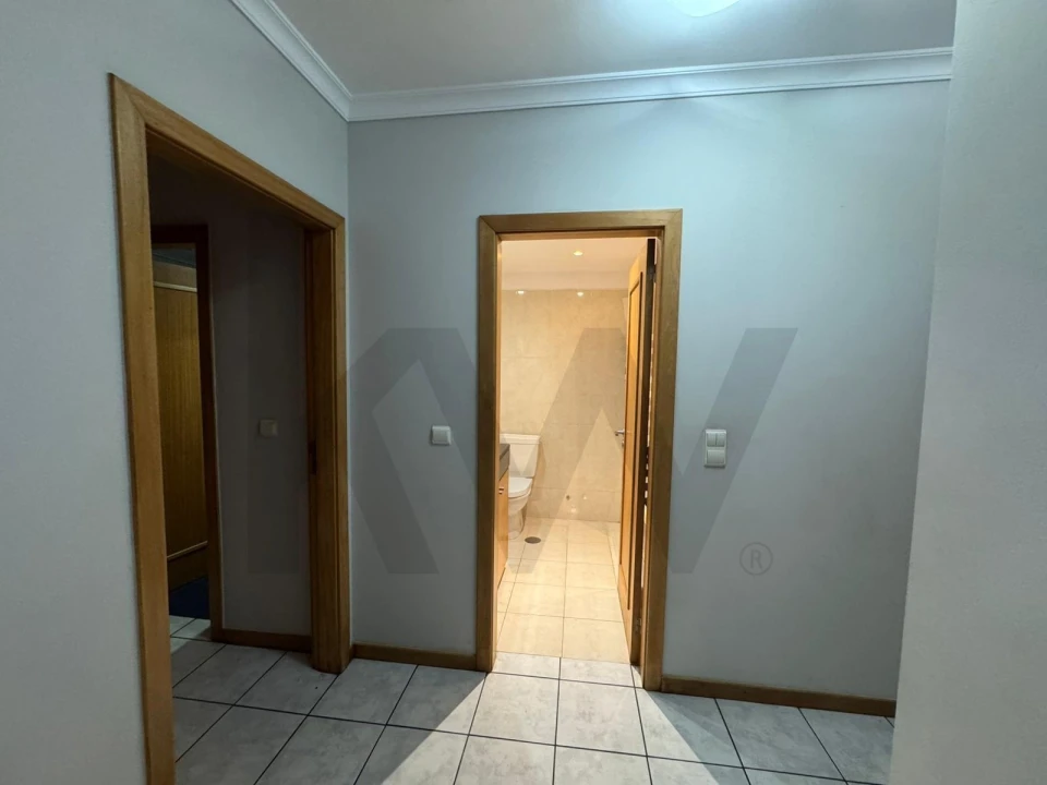 Apartamento T3 para Arrendamento em Estreito de Camara de Lobos Foto 8