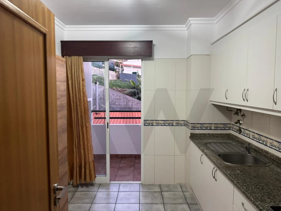 Apartamento T3 para Arrendamento em Estreito de Camara de Lobos Foto 6