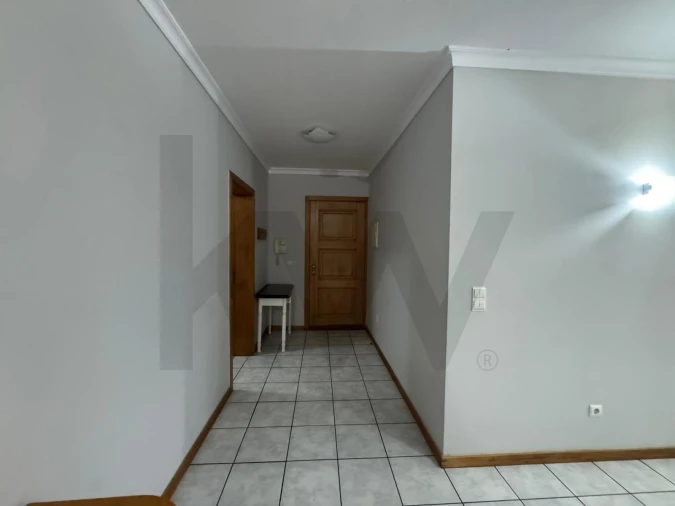 Apartamento T3 para Arrendamento em Estreito de Camara de Lobos Foto 5