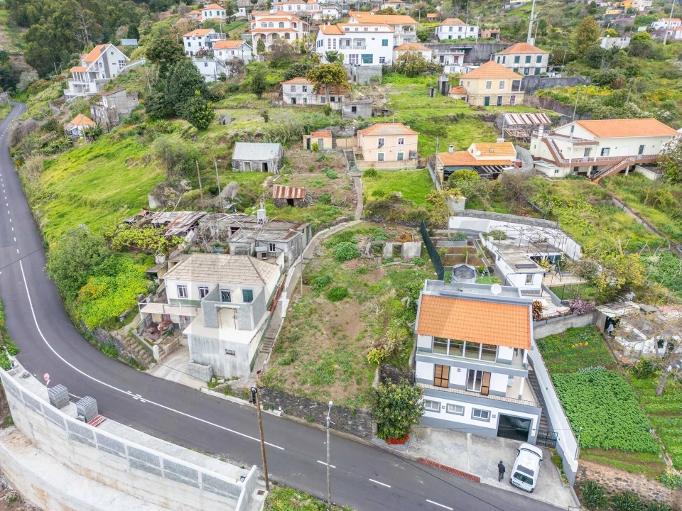 Moradia T2 para Venda em Estreito da Calheta Foto 1