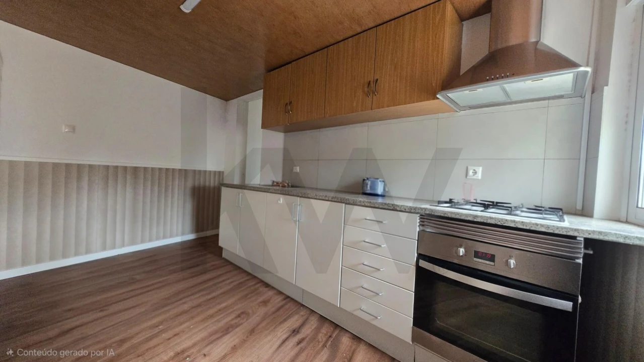 Moradia T5 para Venda em Ouca Foto 4