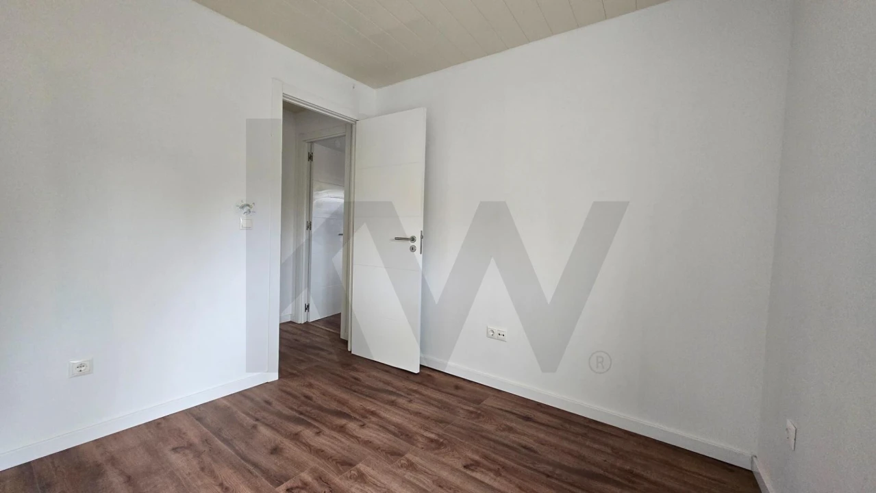 Moradia T5 para Venda em Ouca Foto 18