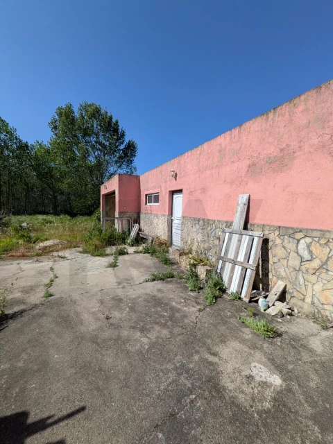 Moradia T5 para Venda em Ouca