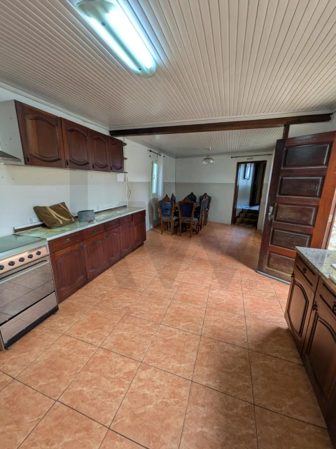 Moradia T5 para Venda em Ouca