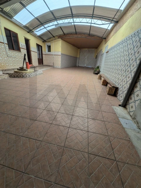 Moradia T5 para Venda em Ouca