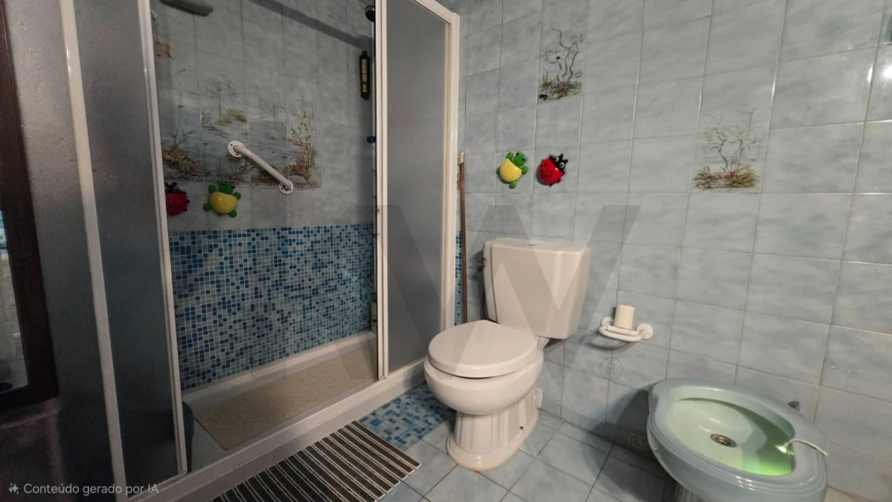 Moradia T5 para Venda em Ouca Foto 24