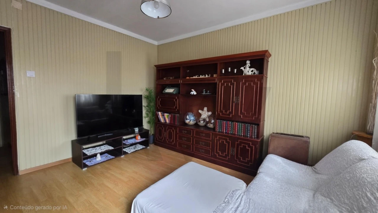 Moradia T5 para Venda em Ouca Foto 30