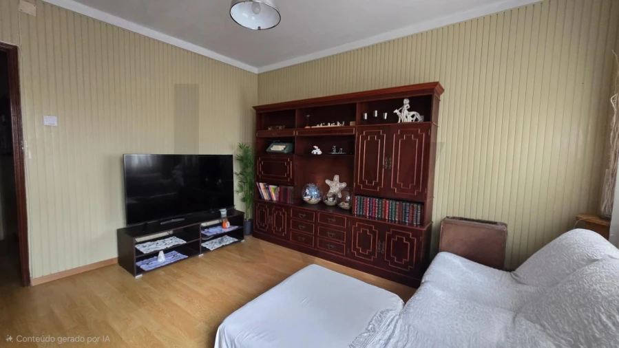 Moradia T5 para Venda em Ouca Foto 30