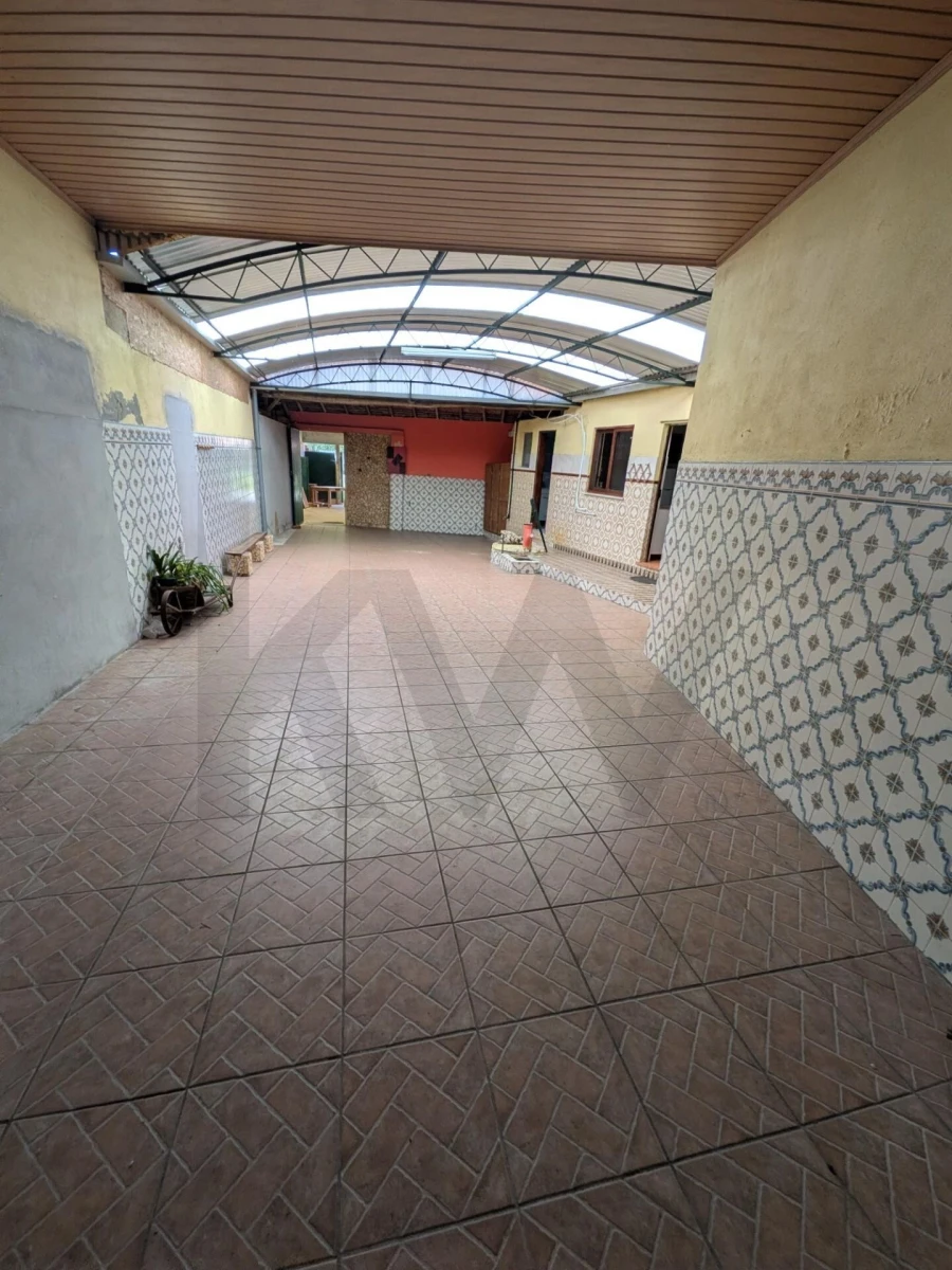 Moradia T5 para Venda em Ouca Foto 42