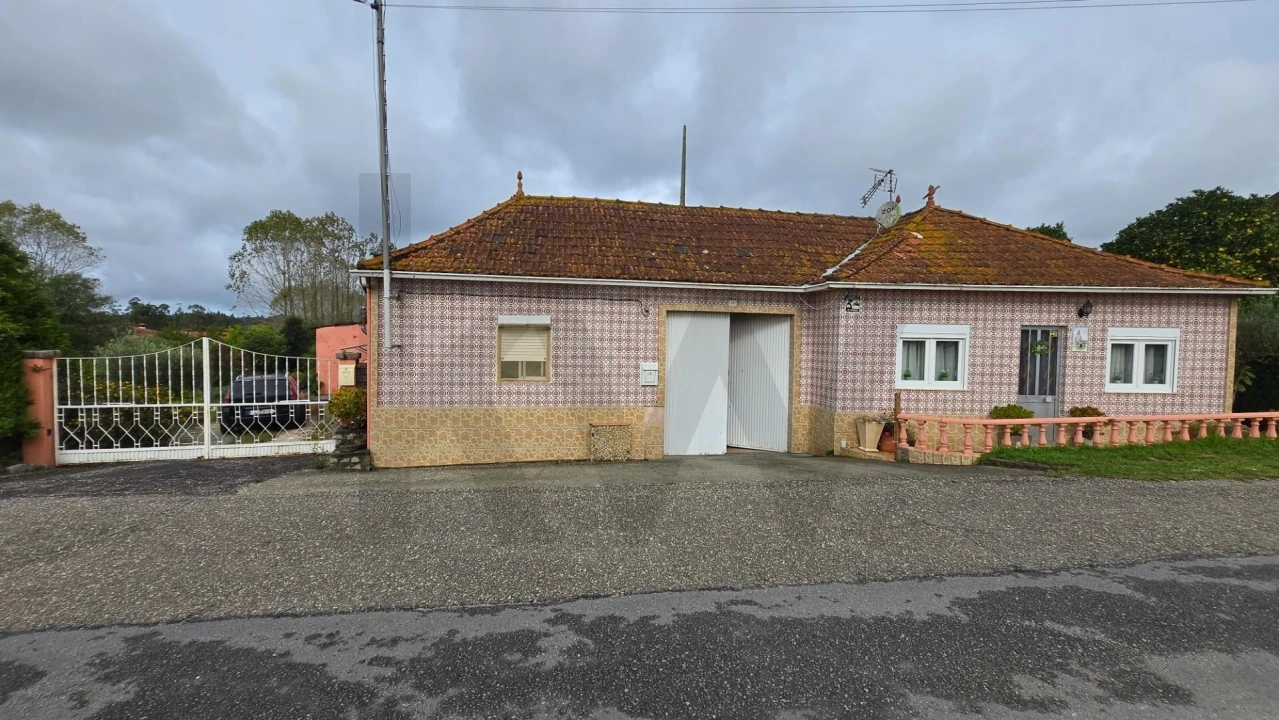 Moradia T5 para Venda em Ouca Foto 2