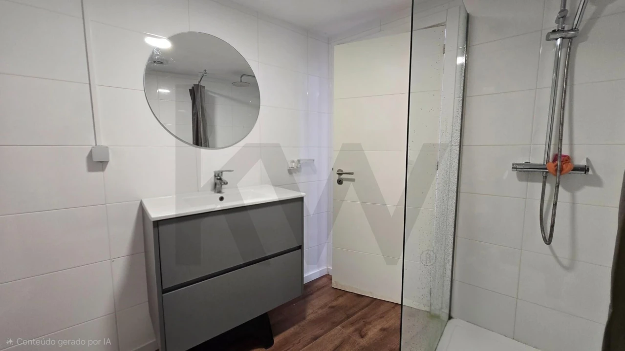 Moradia T5 para Venda em Ouca Foto 9