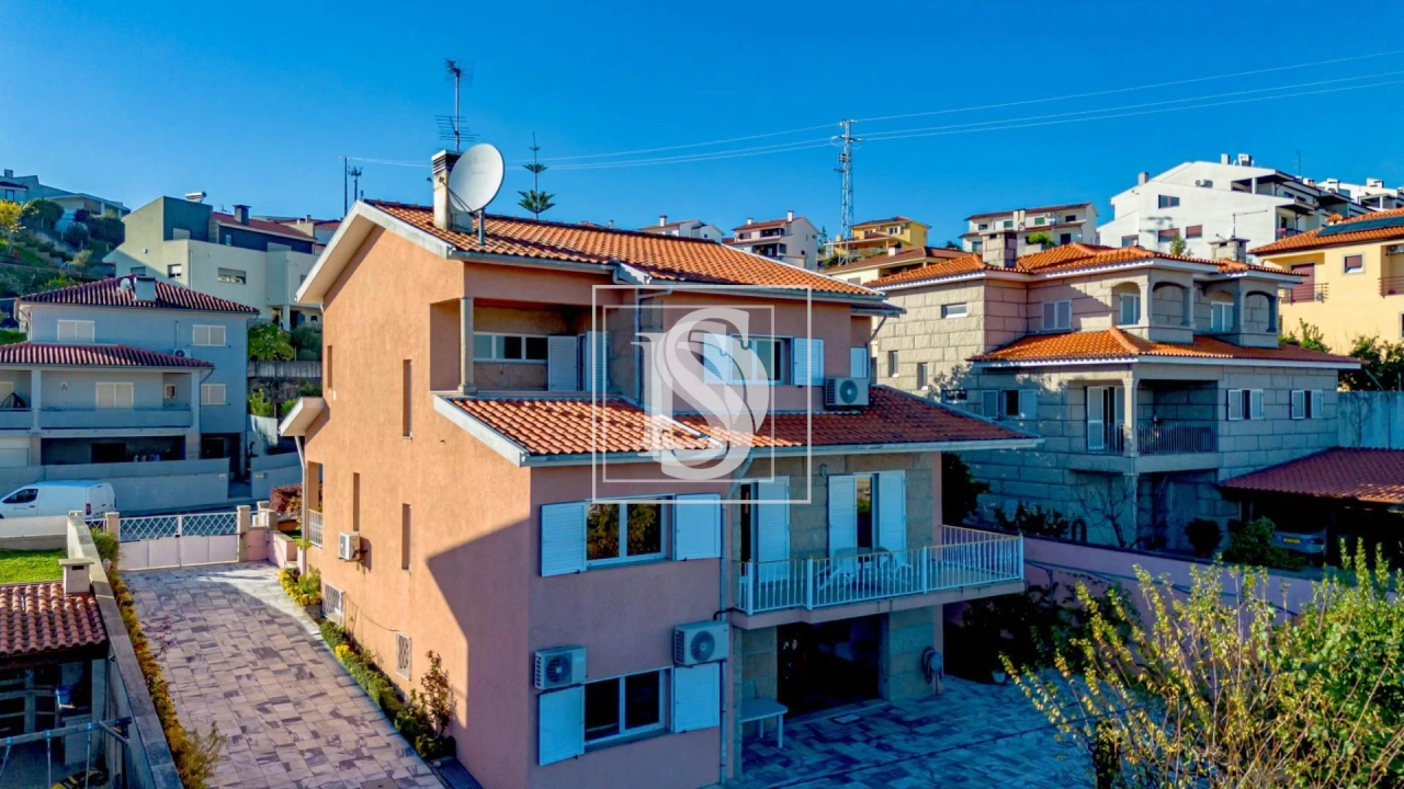 Moradia T4 para Venda em Amarante (São Gonçalo), Madalena, Cepelos e Gatão Foto 1